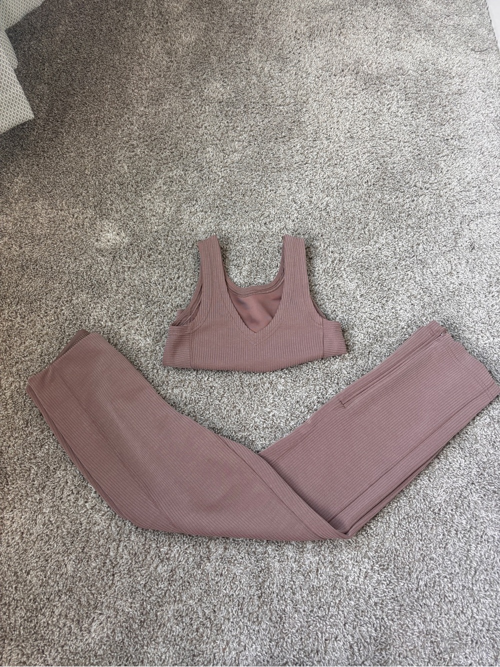 SET!! Lulu Lemon Twilight Rose Set Size 2!!